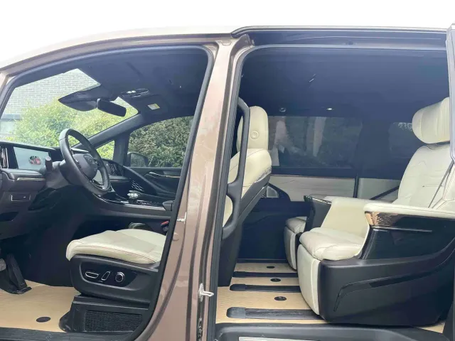 GAC Trumpchi M8 — Фото автомобиля 9