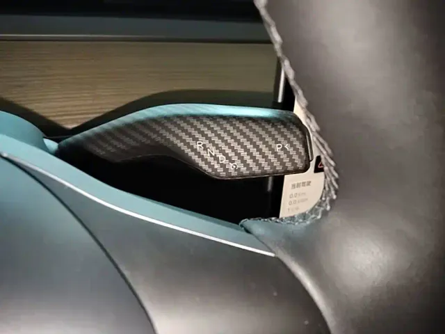Tesla Model Y — Фото автомобиля 13