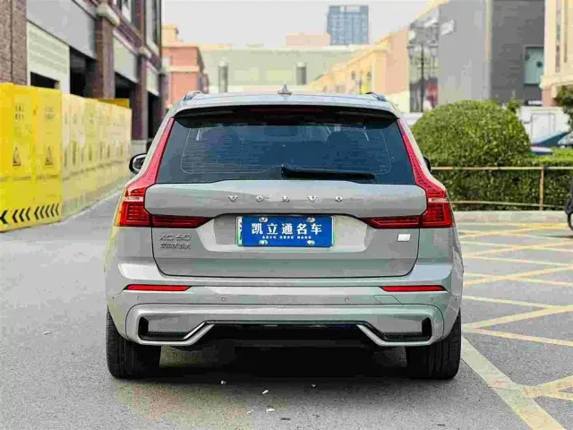 Volvo XC60 — Фото автомобиля 4