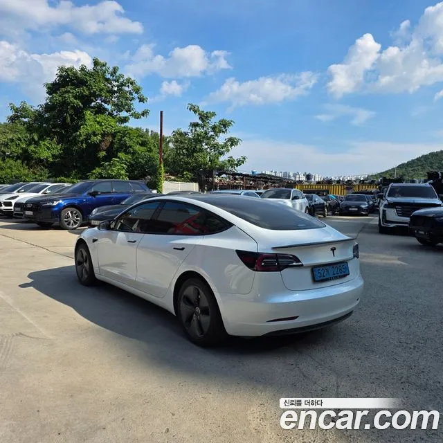 Tesla Model 3 — Фото автомобиля 3