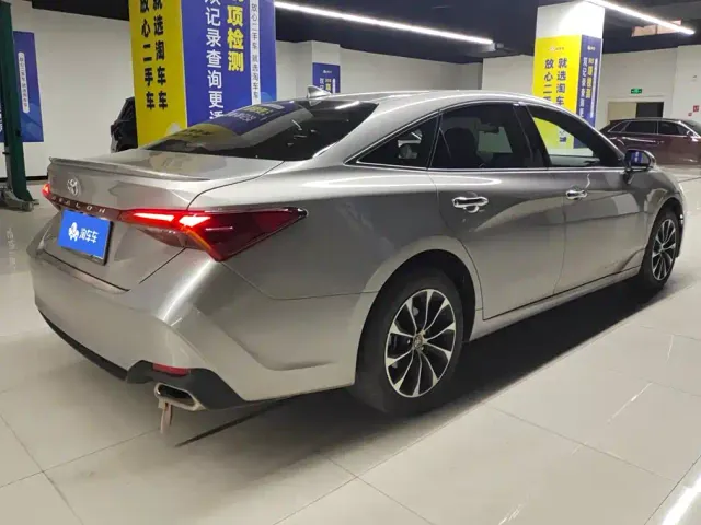 Toyota Avalon — Фото автомобиля 3