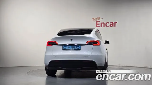 Tesla Model Y — Фото автомобиля 4