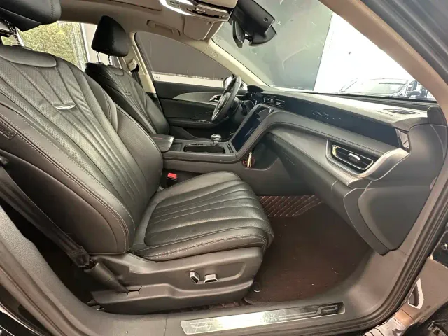 Hongqi H5 — Фото автомобиля 6