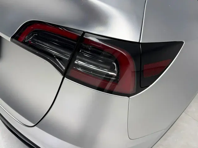 Tesla Model Y — Фото автомобиля 9