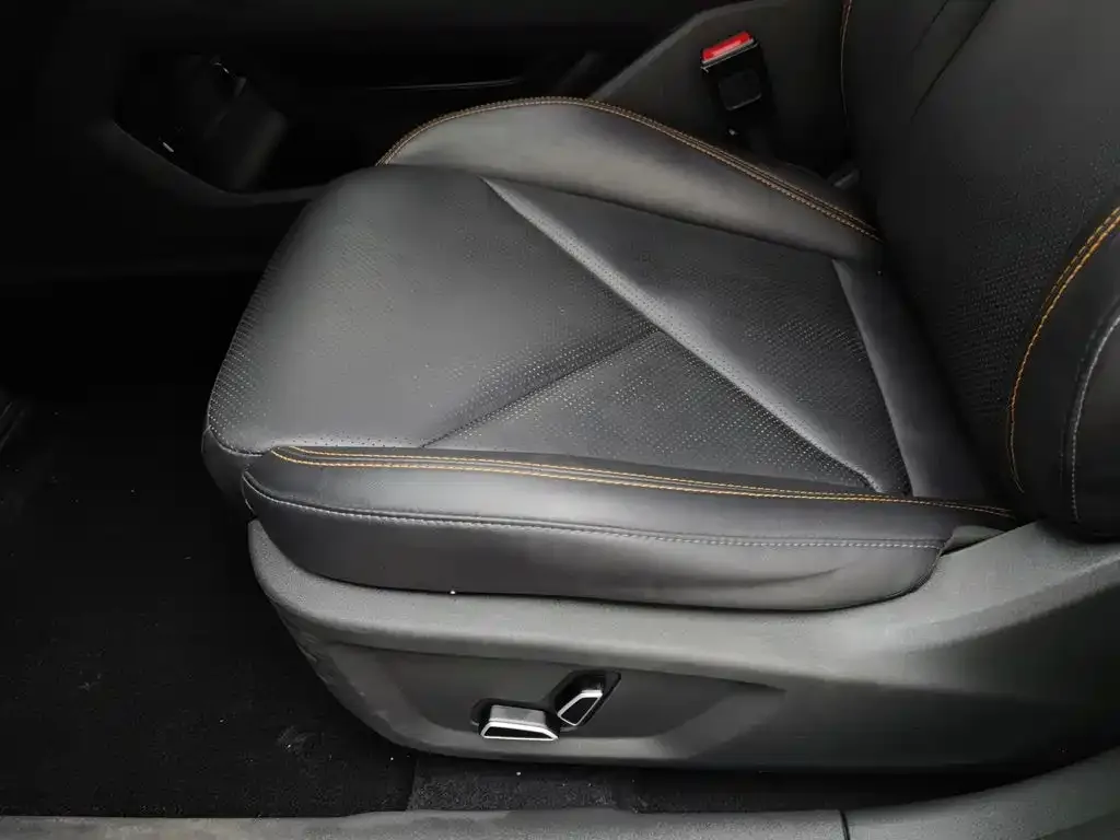 Changan Changan UNI-V 2022 1.5T Premium Model — Фото автомобиля 20