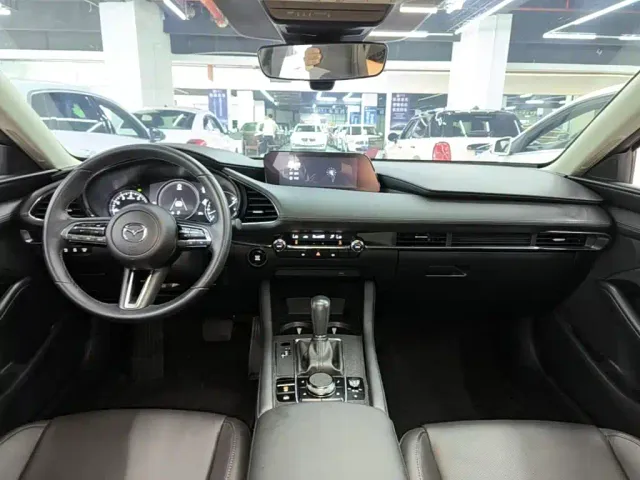 Mazda Axela — Фото автомобиля 5