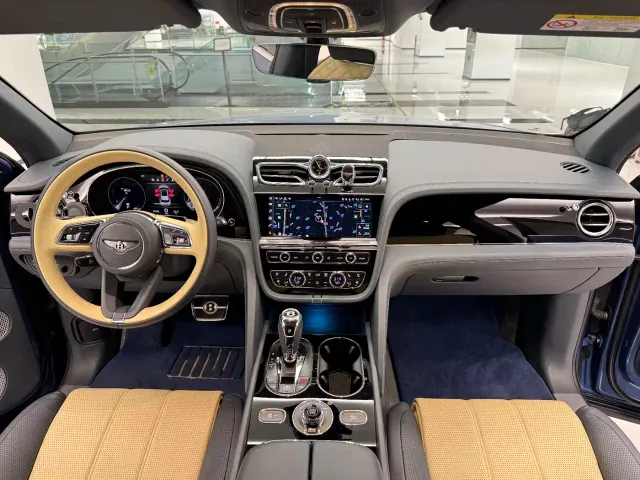 Bentley Bentayga — Фото автомобиля 11
