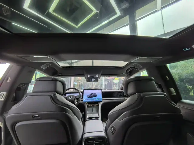 Denza Z9 — Фото автомобиля 6