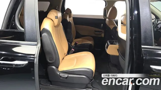 Kia Carnival Generation 4 — Фото автомобиля 12