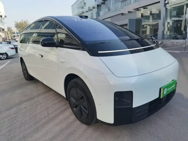 Li Auto MEGA — Фото автомобиля 3