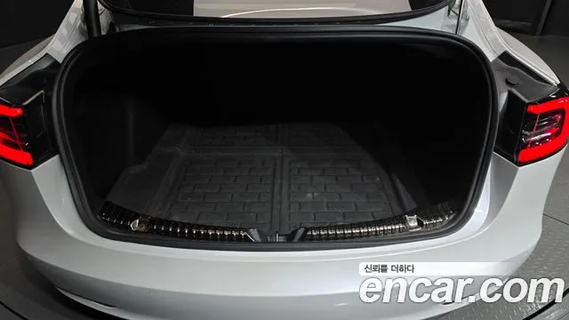 Tesla Model 3 — Фото автомобиля 27