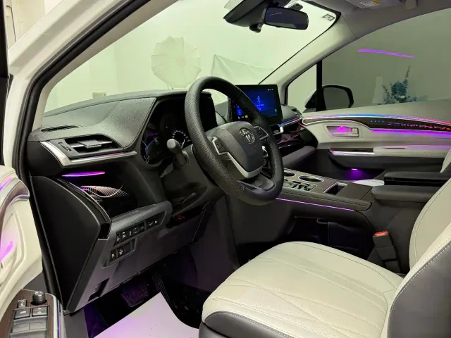 Toyota Sienna — Фото автомобиля 4