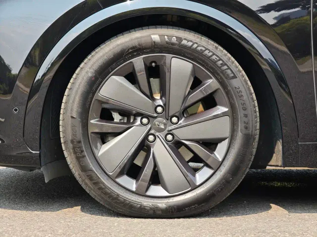 Li Auto L7 — Фото автомобиля 8