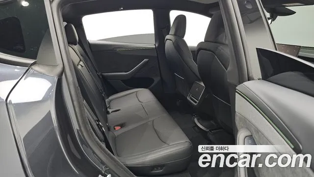 Tesla Model Y — Фото автомобиля 18