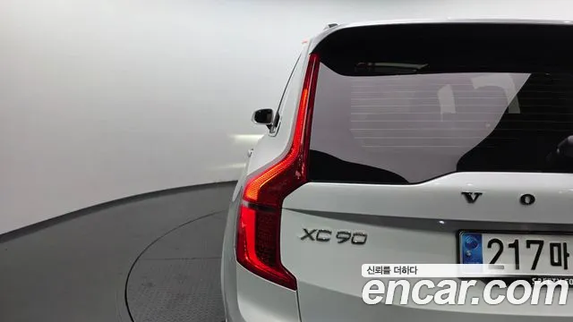 Вольво XC90 — Фото автомобиля 23