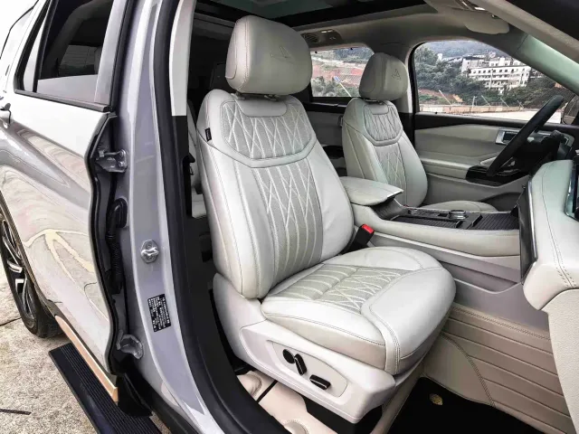Ford Explorer — Фото автомобиля 29