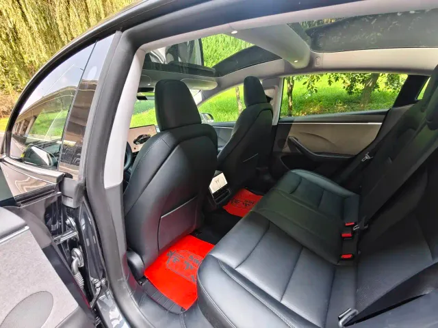 Tesla Model 3 — Фото автомобиля 9