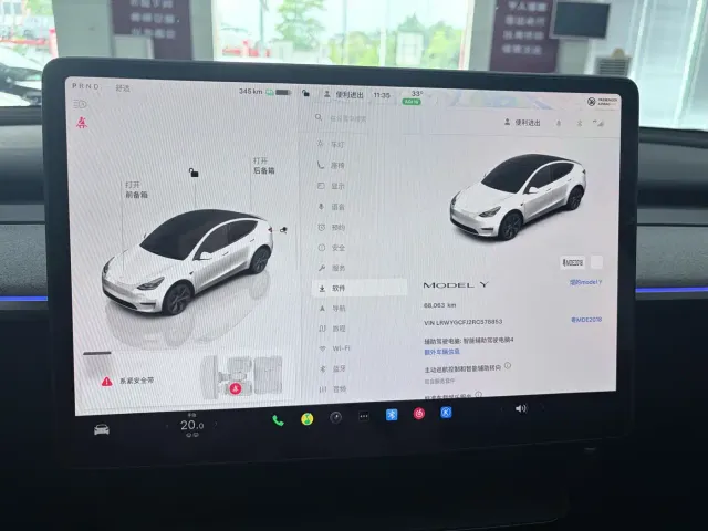 Tesla Model Y — Фото автомобиля 12