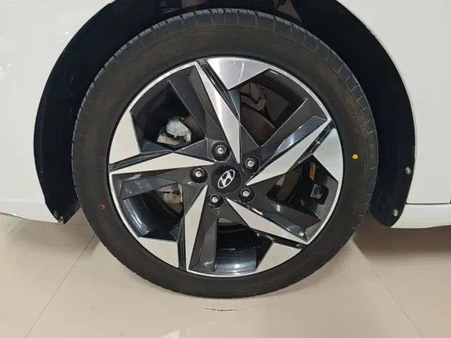 Hyundai Elantra — Фото автомобиля 22