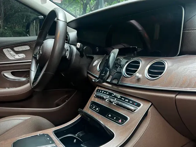 Mercedes-Benz E-Class — Фото автомобиля 8