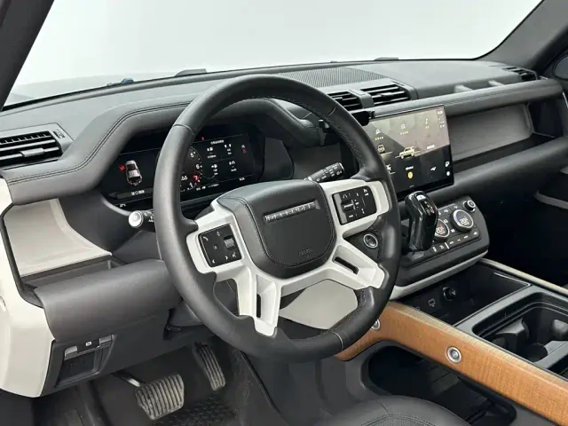 Land Rover Defender — Фото автомобиля 10