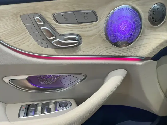 Mercedes-Benz E-Class — Фото автомобиля 6