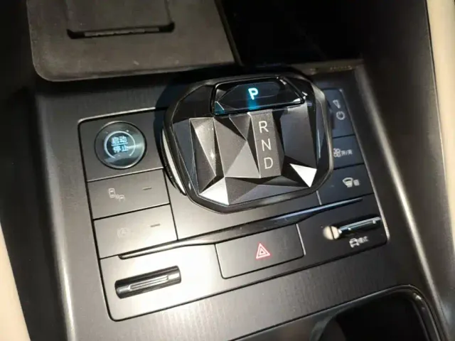 BYD Song L EV — Фото автомобиля 13
