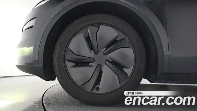 Tesla Model Y — Фото автомобиля 4