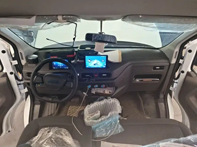 JMC E-Fushun — Фото автомобиля 9