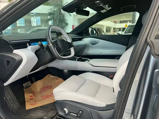 Lynk & Co Z10 — Фото автомобиля 6