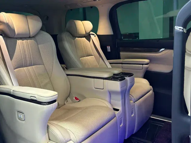 Toyota Alphard — Фото автомобиля 15