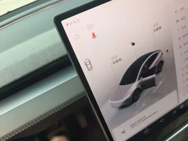 Tesla Model Y L — Фото автомобиля 13