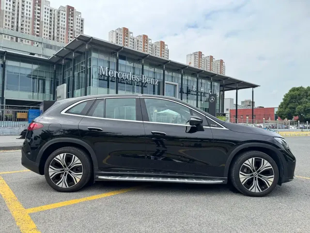 Mercedes-Benz EQE SUV — Фото автомобиля 4