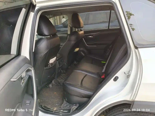 Toyota RAV4 — Фото автомобиля 7