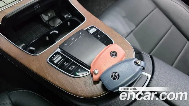 Mercedes-Benz E-Class — Фото автомобиля 14