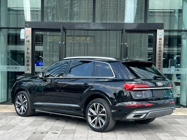 Audi Q7 — Фото автомобиля 4