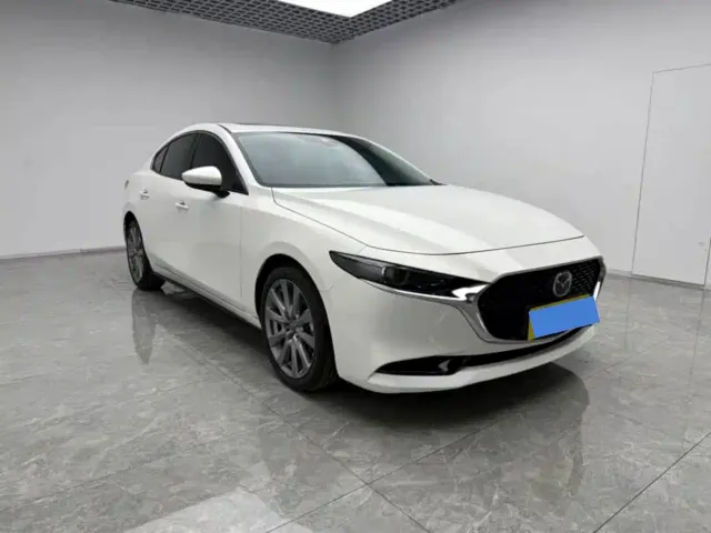 Mazda Axela — Фото автомобиля 3