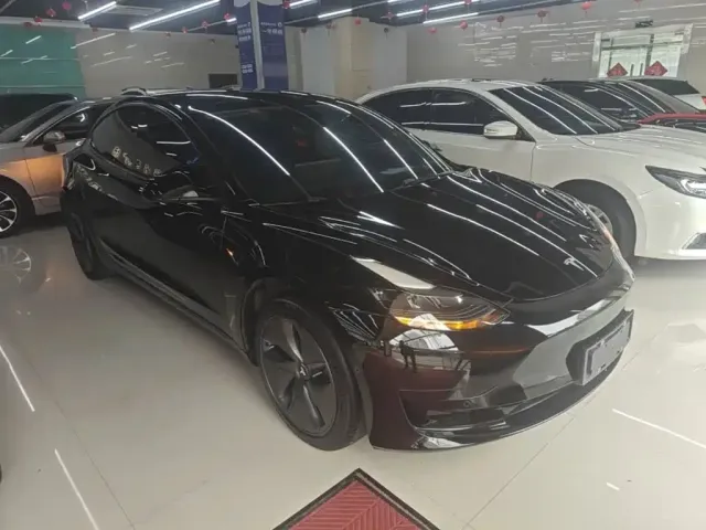Tesla Model 3 — Фото автомобиля 3
