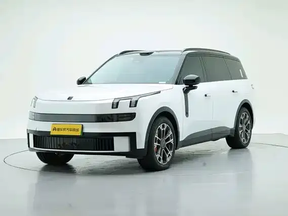 Фотография автомобиля — Lynk & Co 900