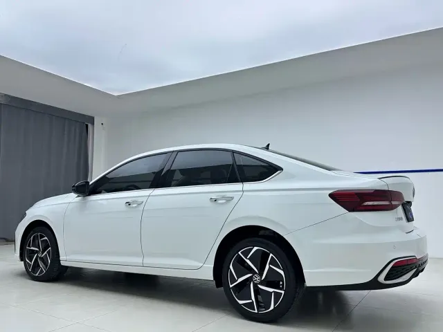 Volkswagen Lavida — Фото автомобиля 4