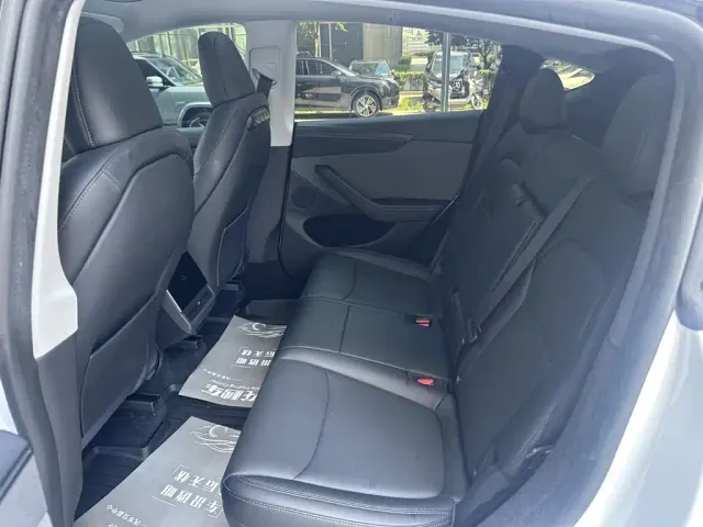 Tesla Model Y — Фото автомобиля 7