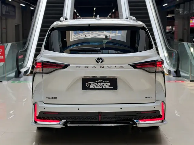 Toyota Granvia — Фото автомобиля 16