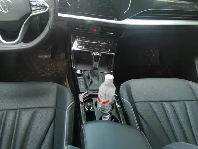 Volkswagen Passat — Фото автомобиля 16