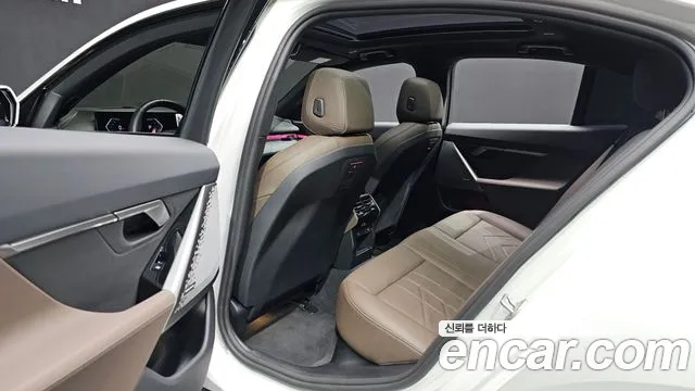 BMW 5 Series G60 — Фото автомобиля 18