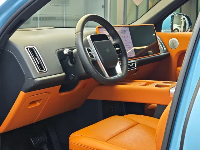 Li Auto L8 — Фото автомобиля 10