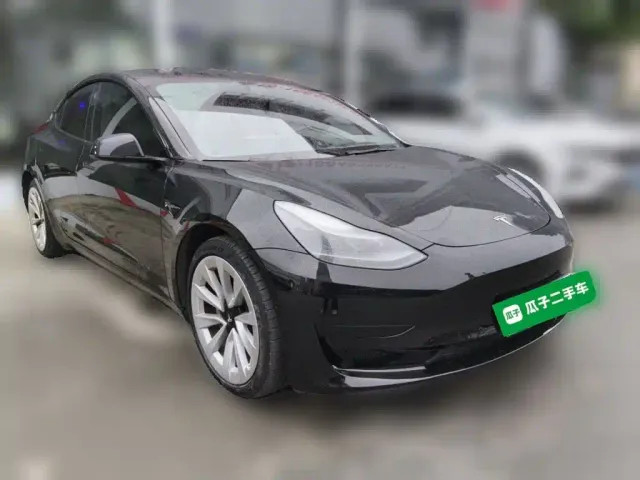 Tesla Model 3 — Фото автомобиля 3