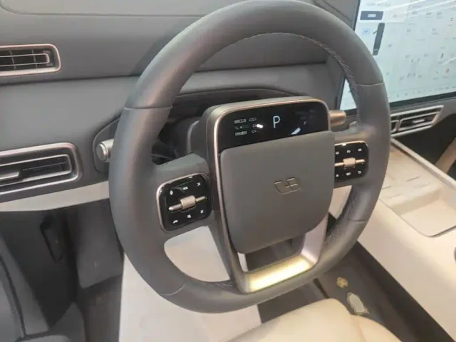 Li Auto MEGA — Фото автомобиля 10