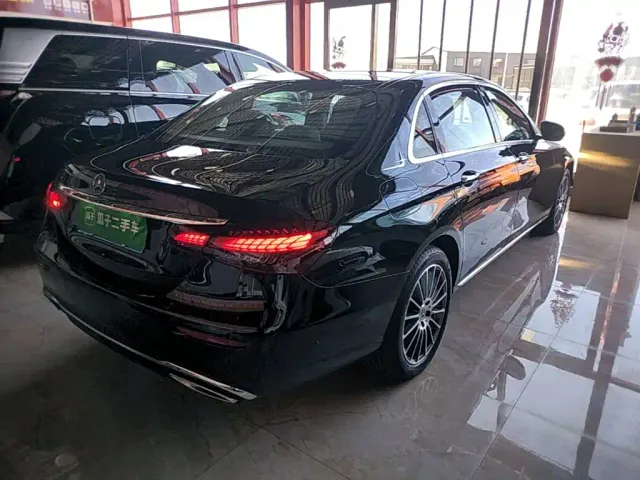 Mercedes-Benz E-Class — Фото автомобиля 6
