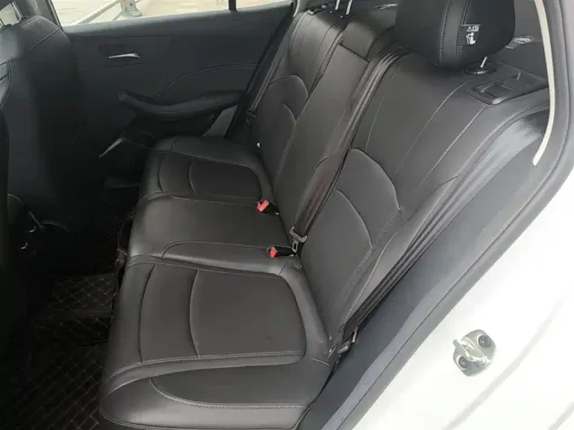 Roewe i5 — Фото автомобиля 16