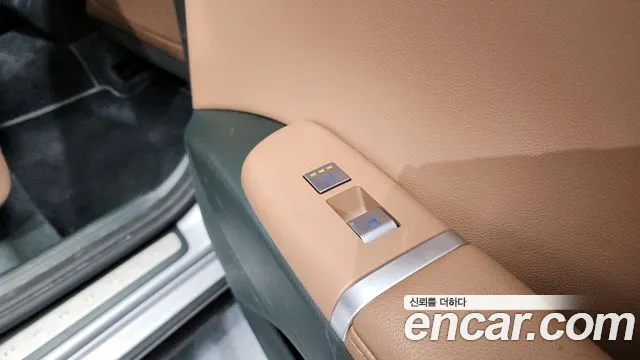 Hyundai Grandeur Grandeur (GN7) 2.5 Бензин 2WD — Фото автомобиля 18
